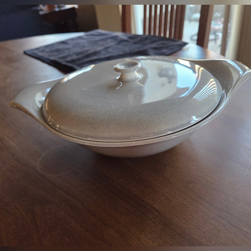 Russel Wright Steubenville Pottery "American Modern" Covered Bowl